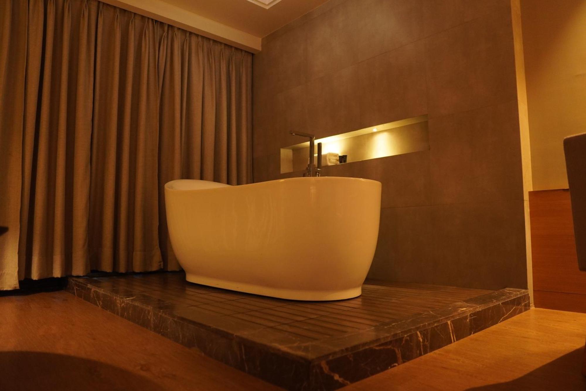 Hotel Kiranshree Grand Guwahati Exterior foto